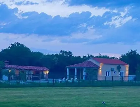 فيلة Natura With Private Pool