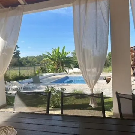 Βίλα Natura With Private Pool Ρόβινι