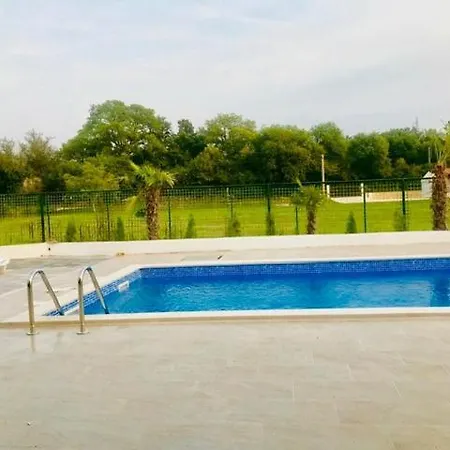 فيلة Natura With Private Pool