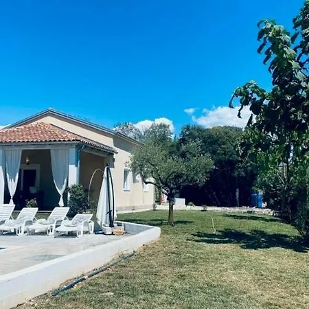Natura With Private Pool Ρόβινι