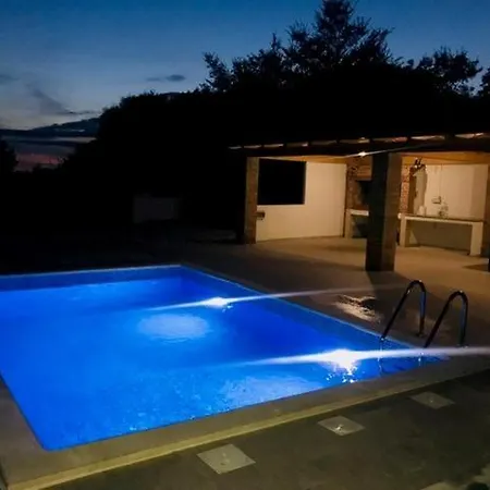 Natura With Private Pool * רוביני